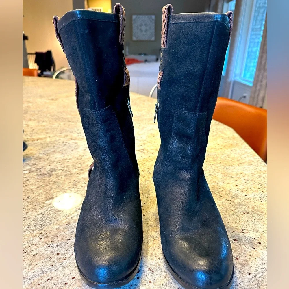 Ugg Jaspan black suede boot size 10.  Great condition